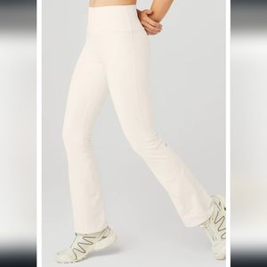 ALO Yoga Airbrush high waist bootcut leggings Ivory Medium NWT sz 8